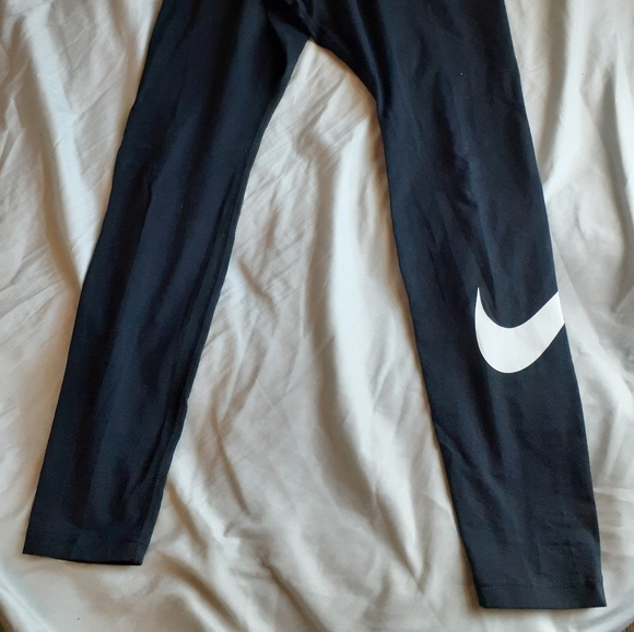Nike Leggings - Picture 2 of 3